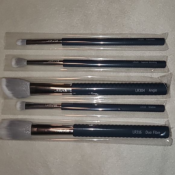 Laruce Beauty makeup brush set NWT! - Picture 2 of 4